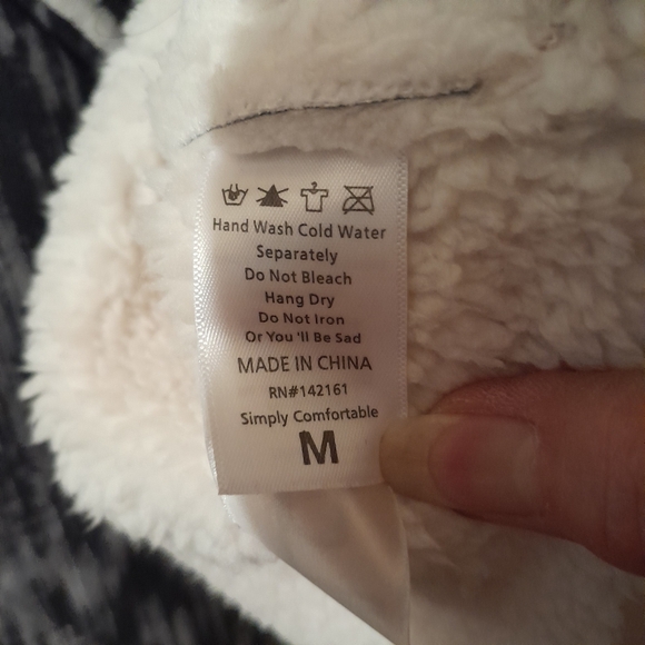 Lularoe Marlow Sherpa Vest sz Med NWT - Picture 3 of 4
